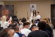 Η Ιουλία Καλλιμάνη στον Ξενώνα «ΕΛΠΙΔΑ» – Μια αγκαλιά αγάπης, χαράς και αισιοδοξίας για τα παιδιά!
