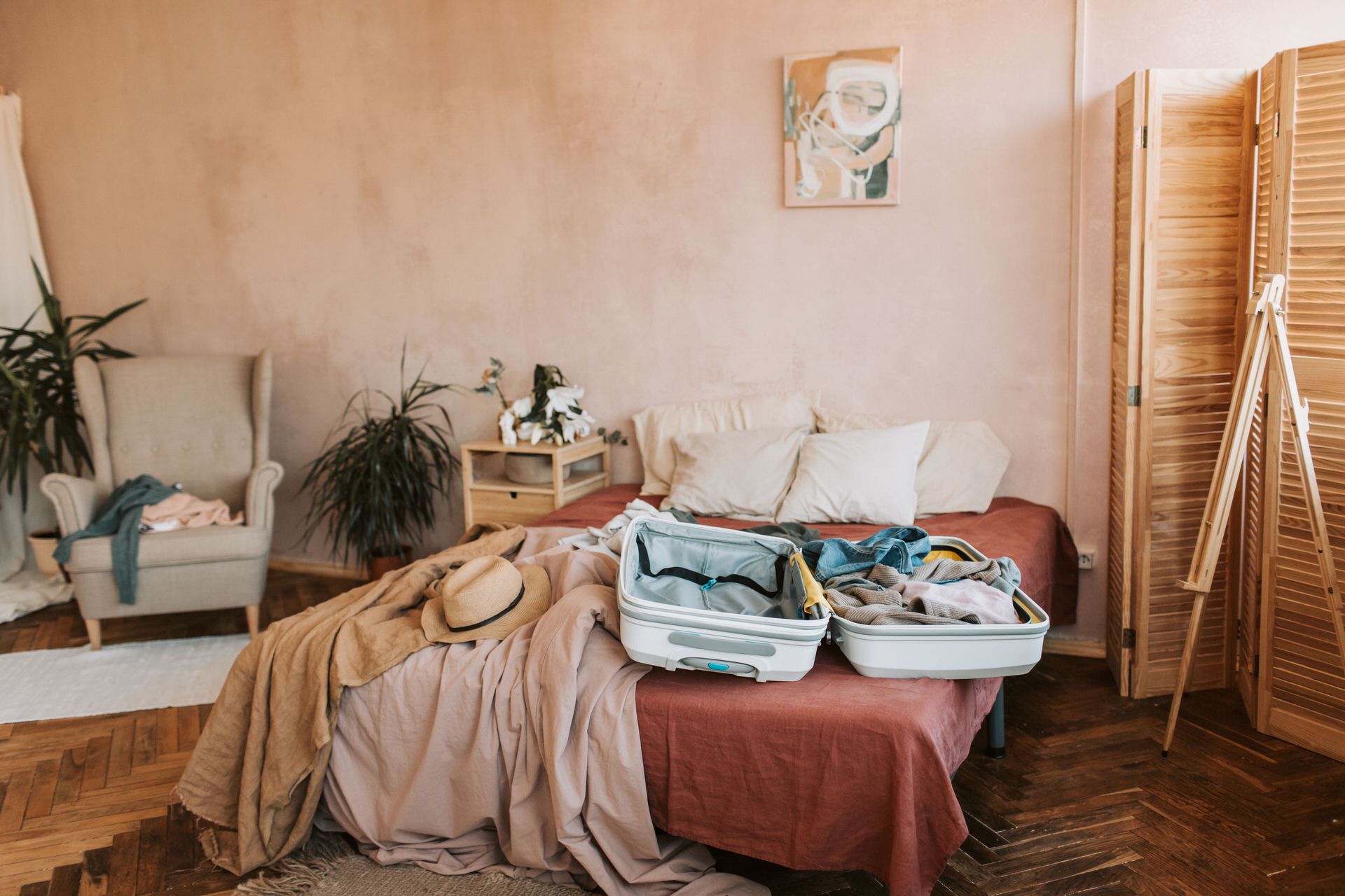 Packing list για το φθινόπωρο: Τι να βάλετε στη βαλίτσα σας όταν ο καιρός είναι απρόβλεπτος