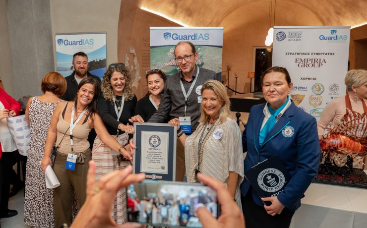 Παγκόσμιο ρεκόρ Guinness στη Σαντορίνη για τη μεγαλύτερη γευσιγνωσία λεοντόψαρου