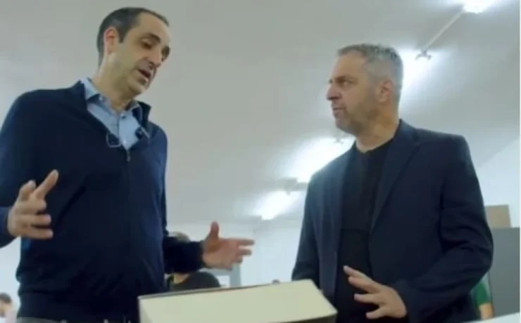 Δωρεά βιβλίων στον ΕΟΠΑΕ στη Θεσσαλονίκη από τους Bookmarkers και τον Γρηγόρη Δημητριάδη (video)