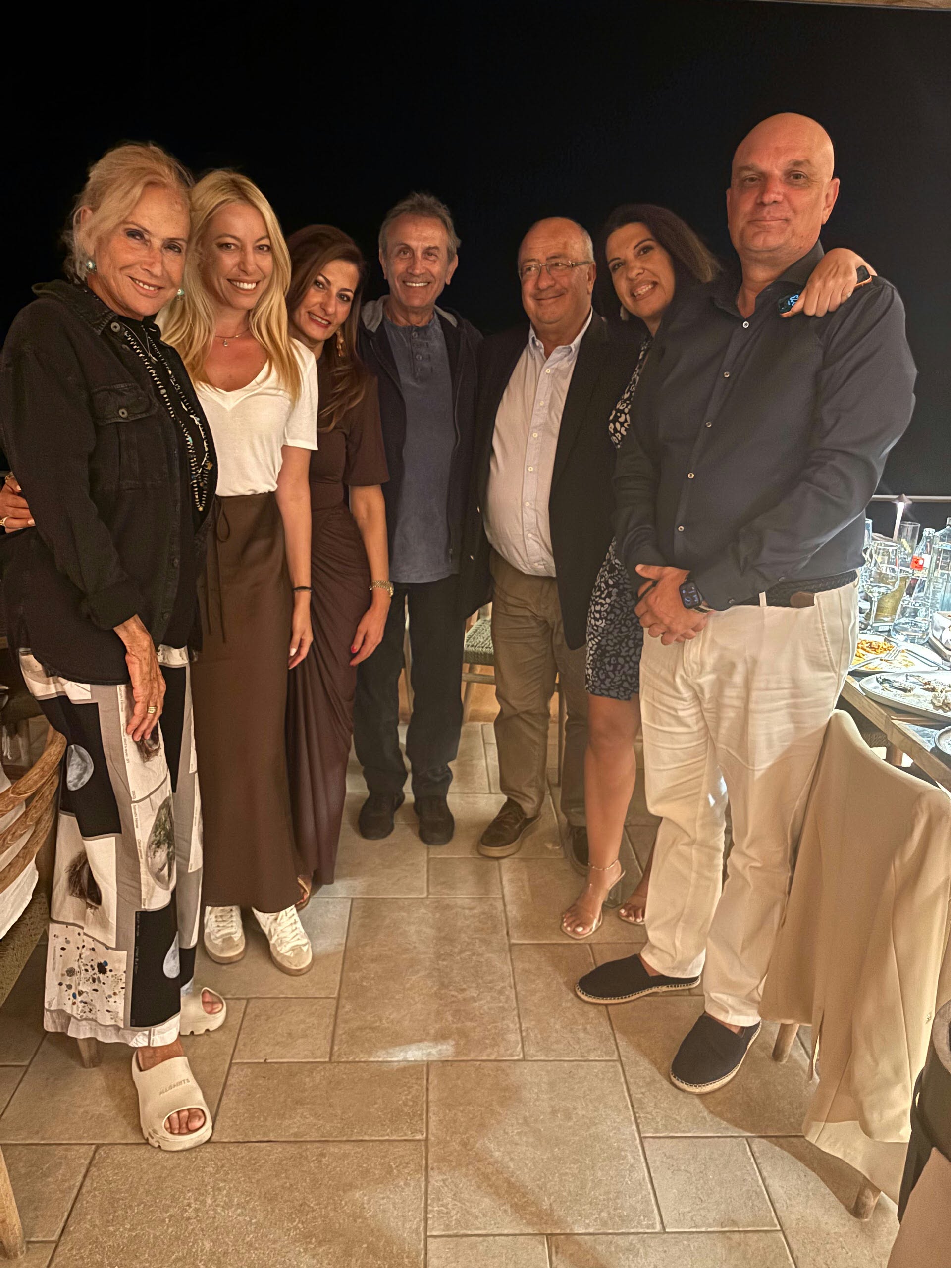 Το travelgirl.gr στα "Ηφαίστεια 2026" και τη συναυλία του Γιώργου Νταλάρα στην Σαντορίνη